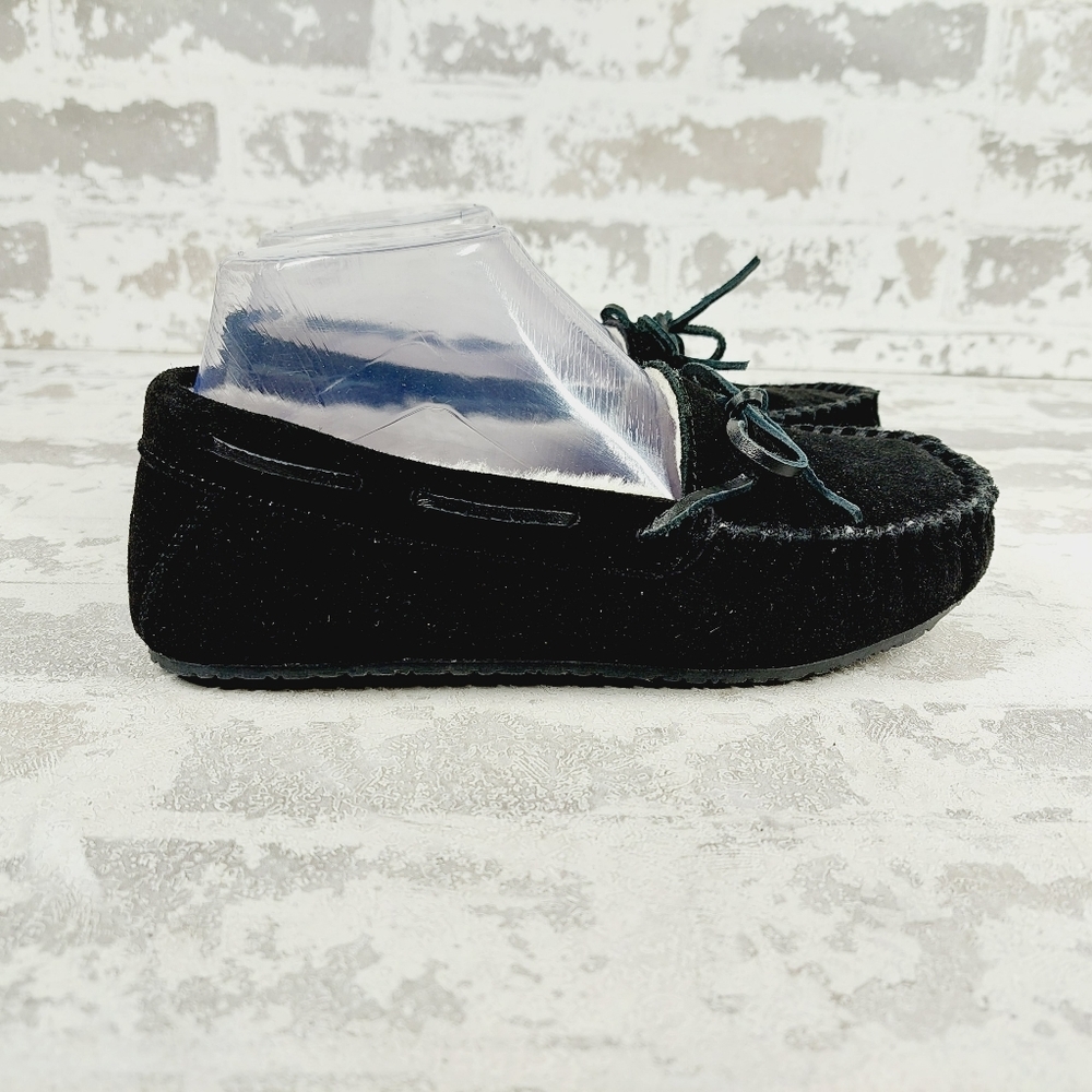 New Minnetonka Black Suede Slip On Lace Top Fur Lining Casual Flat Loafers E56 - Picture 5 of 11